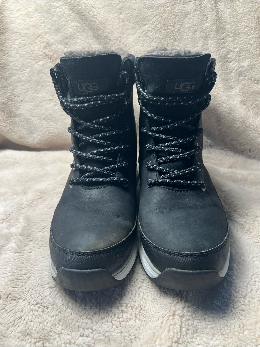 UGG Zaydie waterproof winter boots in black leather with a sheepskin lining 7.5 - Picture 2 of 7